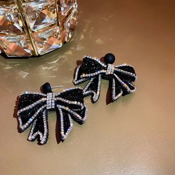 🌟 Black Rhinestone Bowknot Dangle Earrings - Picture 2 of 7